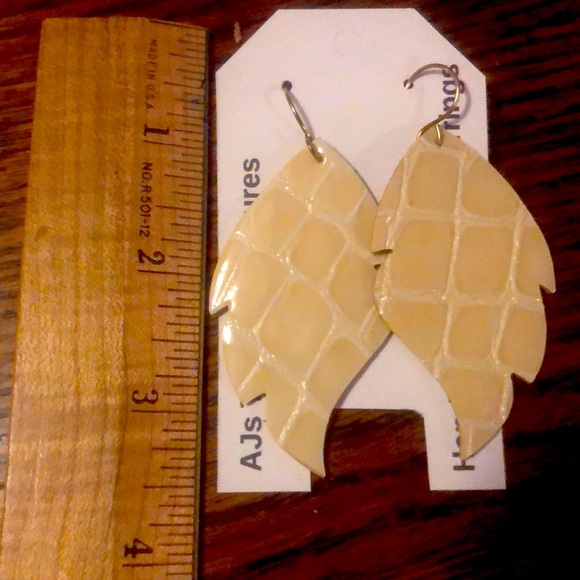 Earrings - Picture 1 of 1